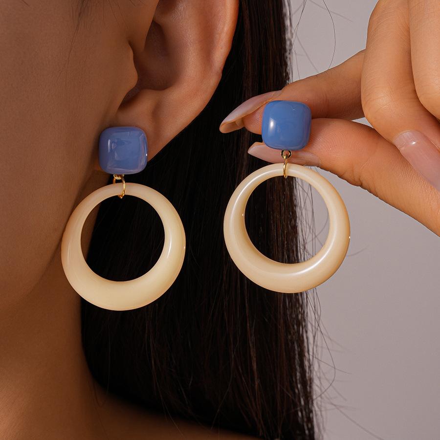 Silver needle acrylic round earrings light luxury high-end earrings women's European and American fashion earrings design sense niche
