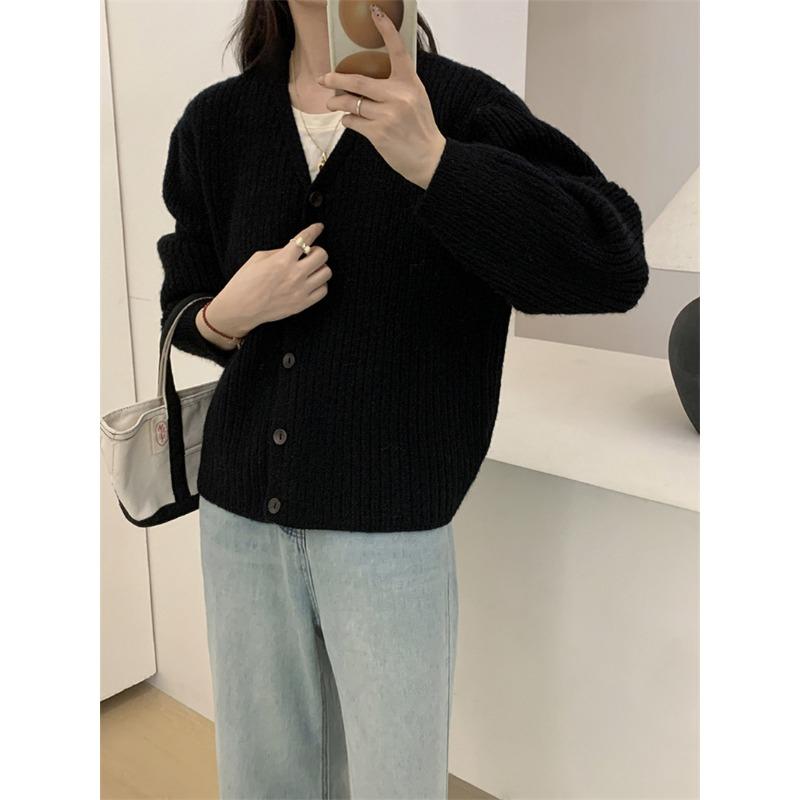 Vintage lazy wind V-neck knitted cardigan women's clothing autumn and winter new loose high-end long-sleeved sweater jacket women
