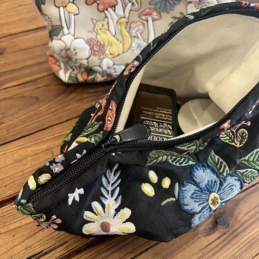 Korean Style Embroidered Cosmetic Bag Large Capacity Clutch Makeup Bag Jacquard Storage Bag Girls