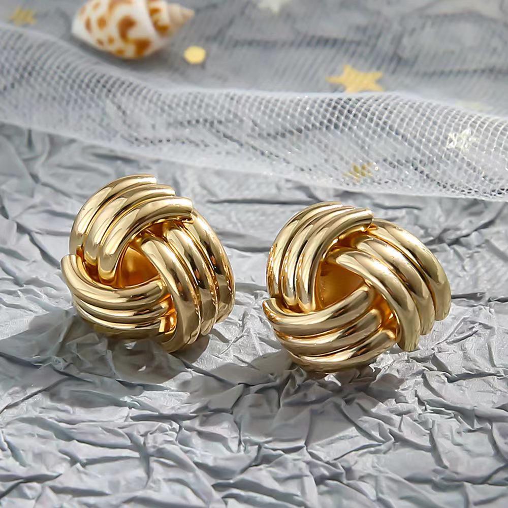 Orecchini Cerchio Geometrico Twist Europeo-Americano – Eleganti, Multistrato e Versatili