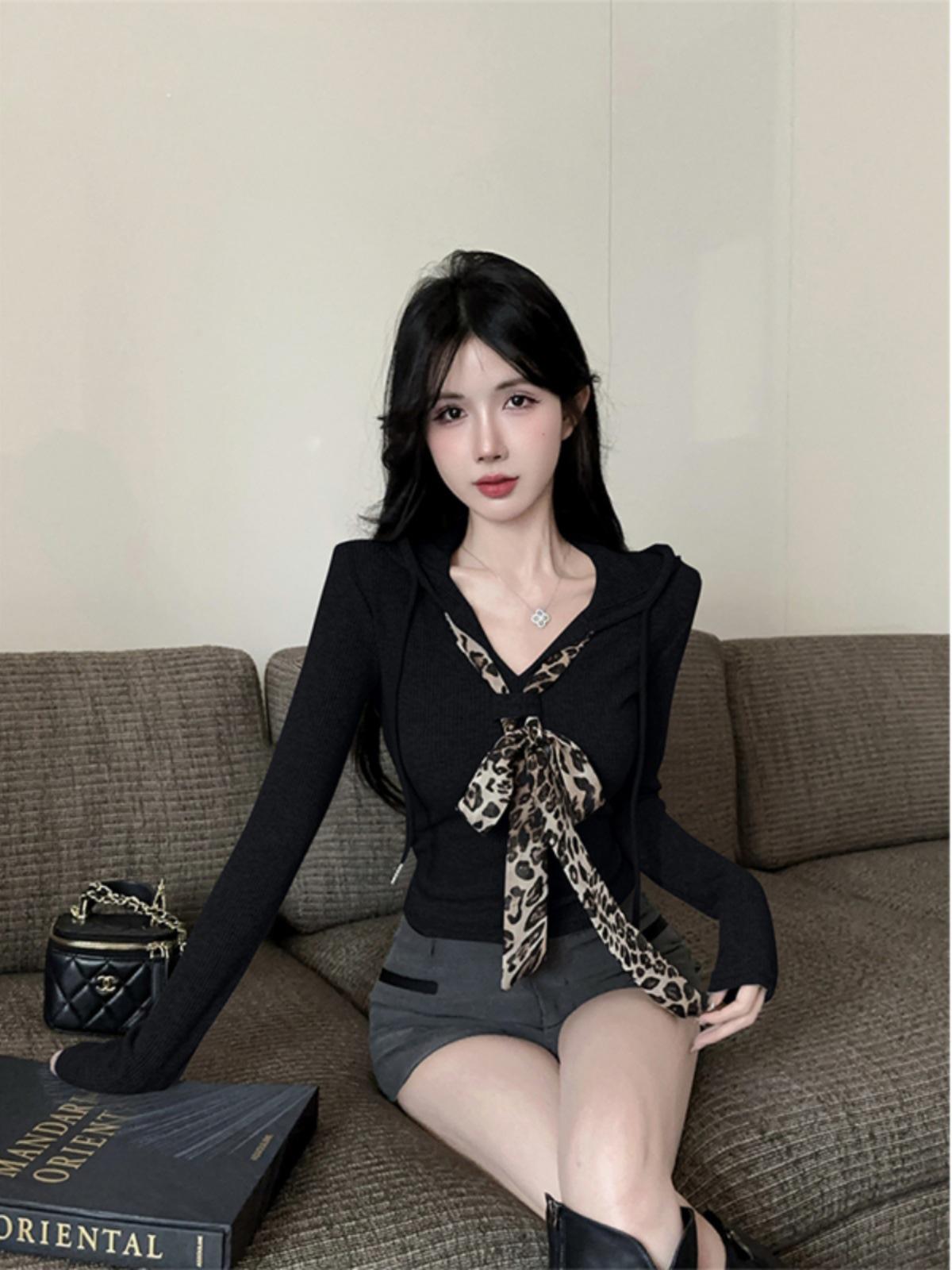 

Women s Sexy Leopard Print V-neck Patchwork Cropped Long-sleeve Hooded Top - Autumn/Winter Extra Large чорний