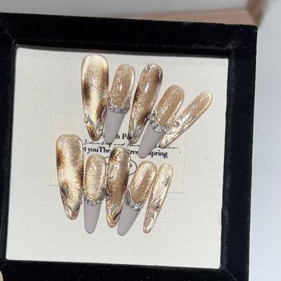 High-End Atmosphäre Tragbare Rüstung Lang Japanischer Bernstein Leopardenmuster Katzenauge Zirkon Krümeldiamant Nagelkunst