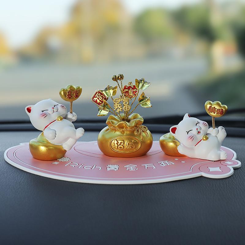 Fortune Cat Coin Spring Swing Creative Interior Cute Car Decoration Car In-vehicle Ornament