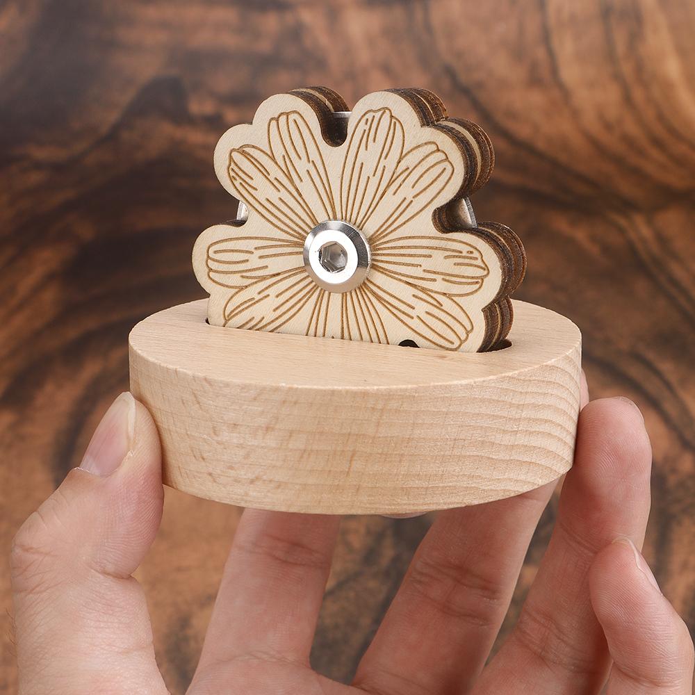 1pc flower shape thread cutter, hand sewing thread & yarn cutting tool, wool yarn cutting wooden frame, DIY sewing craft tool