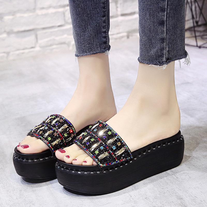 

In the summer of 2024, the new thick-bottomed rhinestone women s slippers Korean version of versatile one-character outer wear cool slippers tide 40 чёрный