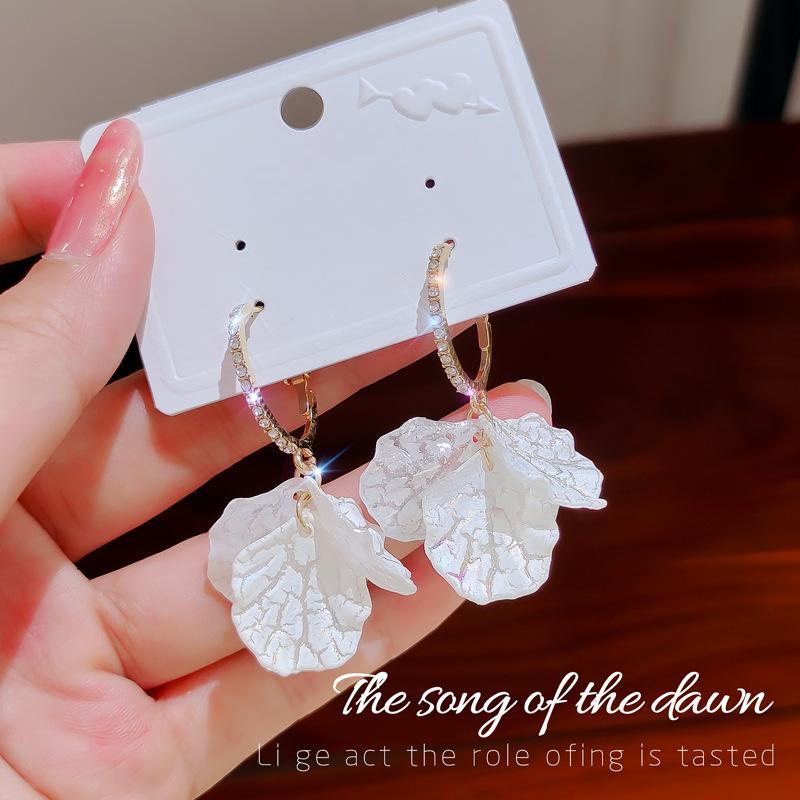 Kvinners øredobber Europeiske og amerikanske nye blomsteranheng øredobber Enkle mote pastorale øredobber Kvinnelige smykker