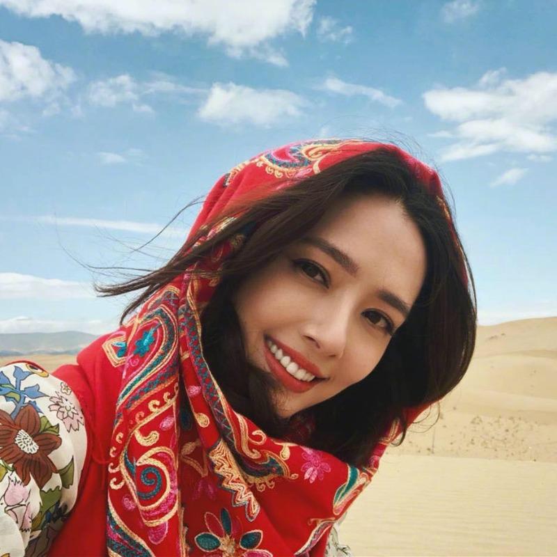 Autumn and winter embroidery versatile embroidery shawl Guo Biting cashew nut flower imitation cashmere scarf women