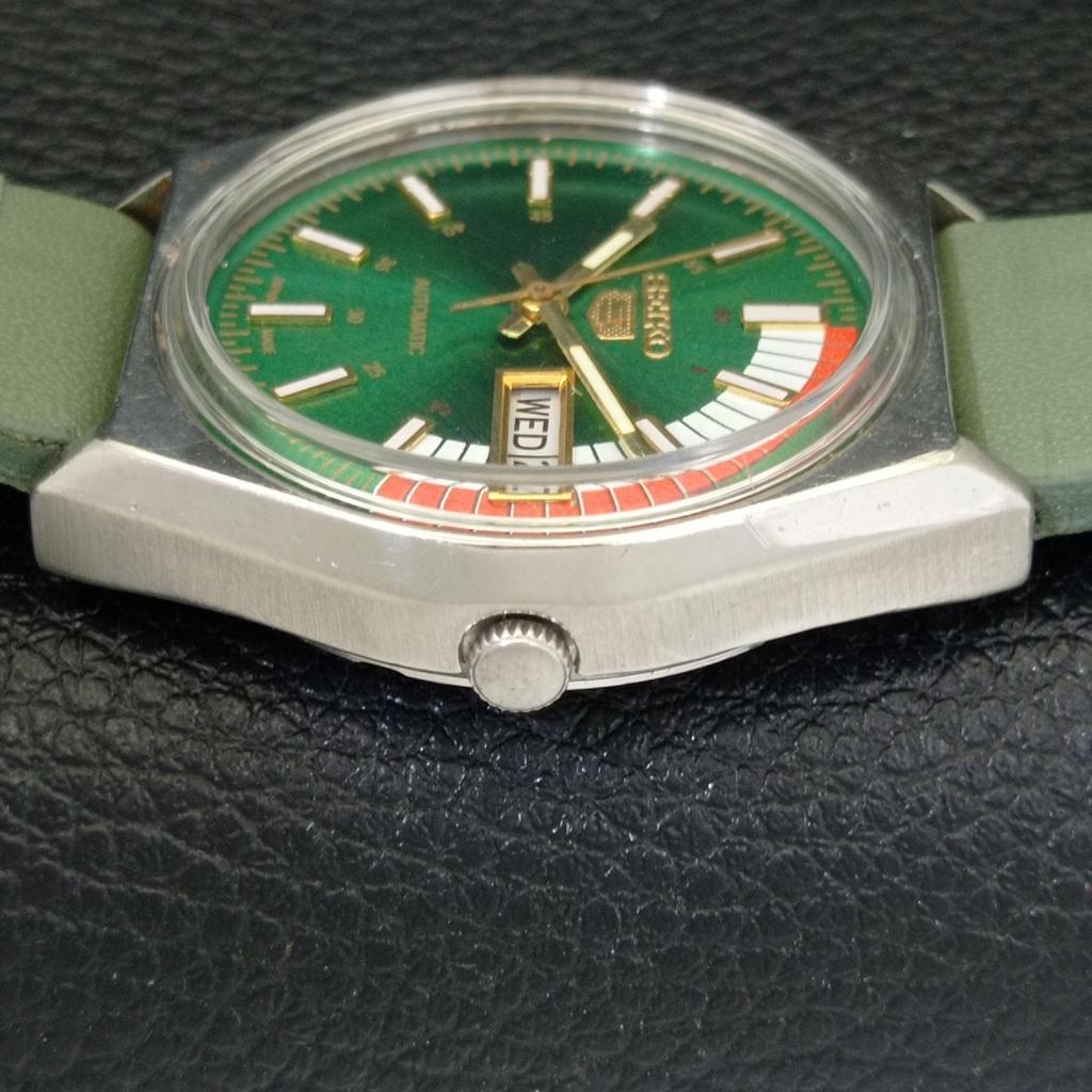 Seiko 5 AUTOMATIC VINTAGE JAPAN MENS GREEN COLOR DIAL WATCH A701561-5 R206b-a701561