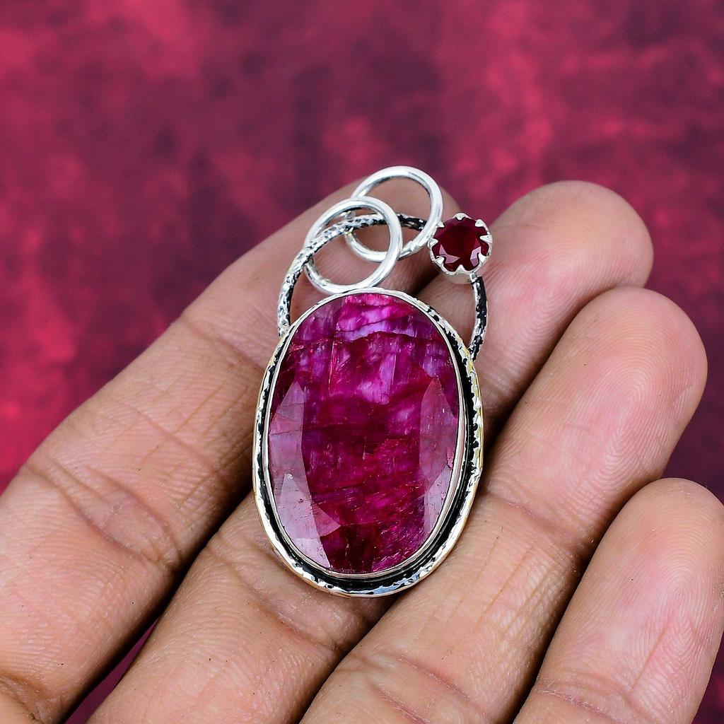 Im Labor hergestellter Rubin Anhänger Edelsteinschmuck, 925 Sterlingsilber massiv handgefertigter Anhänger, Schmuck im neuesten Design
