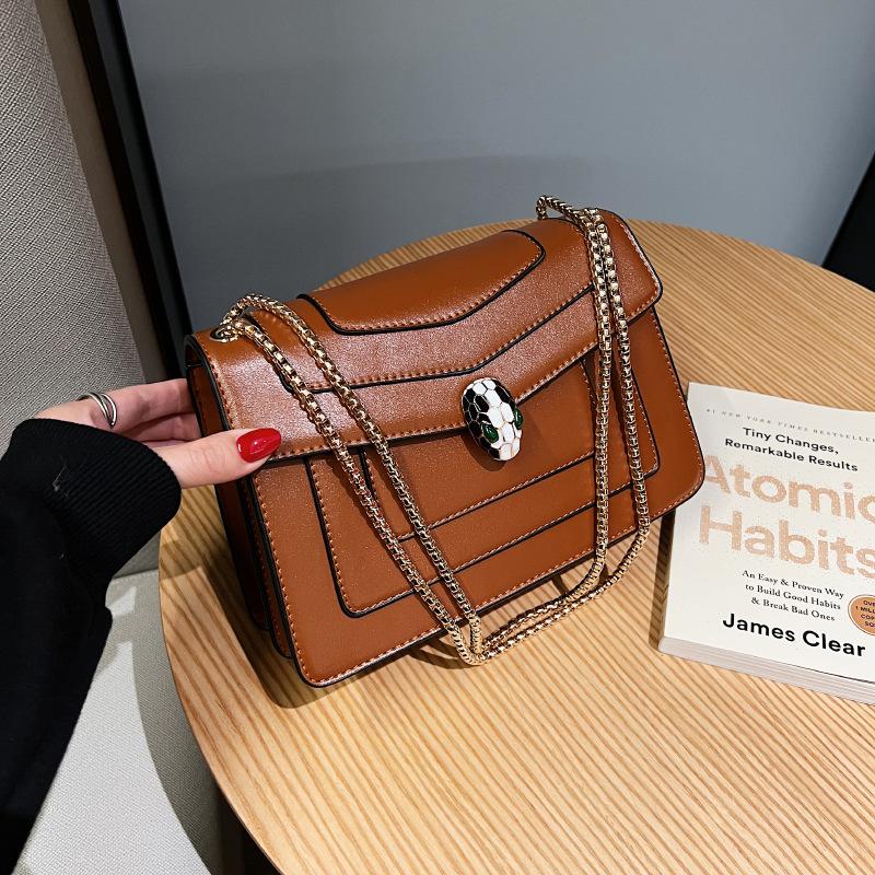 

Новая прочная сумка через плечо с толстой цепочкой, двумя отделениями и откидным дизайном — модная сумка через плечо для женщин.