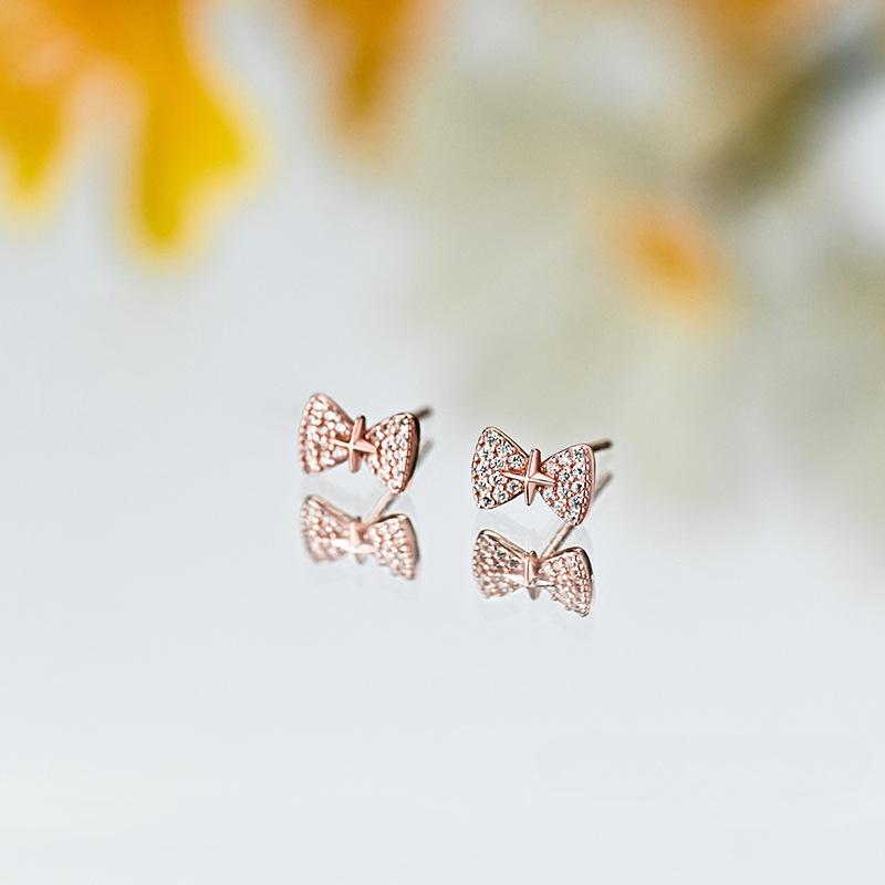 

Четырехконечная звезда, полные бриллиантовые серьги-бантики, легкие, роскошные, маленькие, изысканные серьги в стиле ниши для женщин