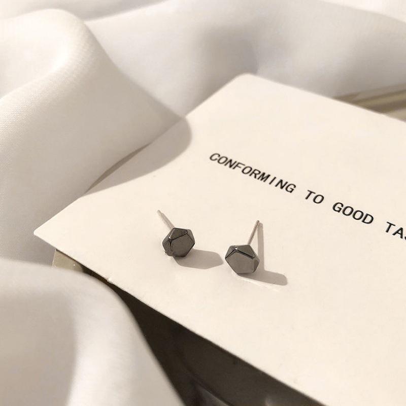

Унисекс серебряные черные геометрические многоугольные крошечные серьги-гвоздики для женщин и мужчин, подарочные украшения для ушей чёрный