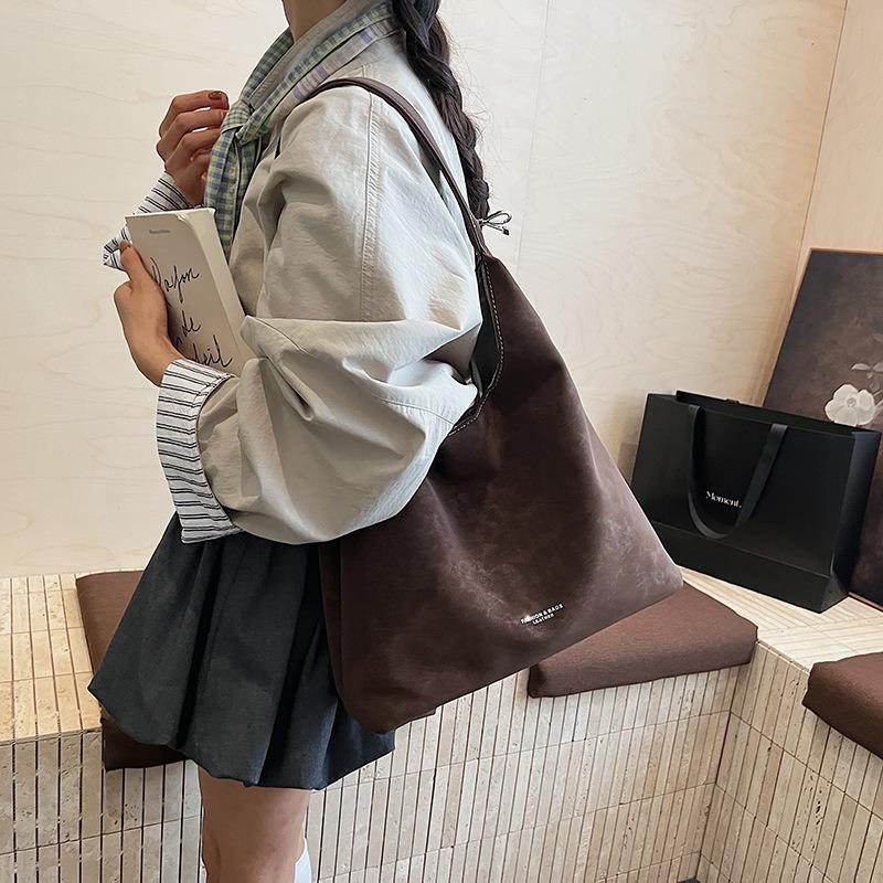 Commuter retro matte bag autumn and winter new fashionable large-capacity shoulder bag going out tote bucket bag