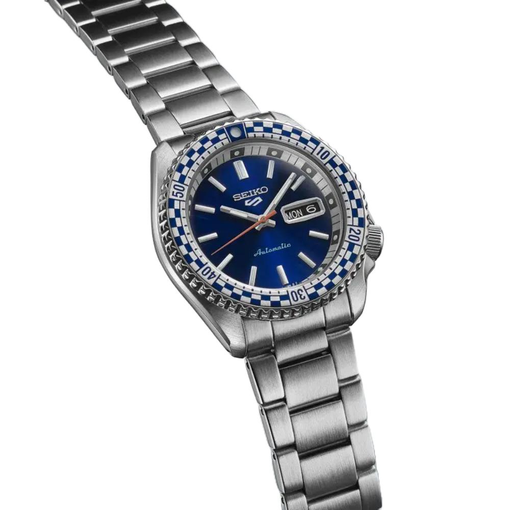 Seiko 5 Sports SRPK65K1 Herren-Automatikuhr mit blauer Checker-Flagge