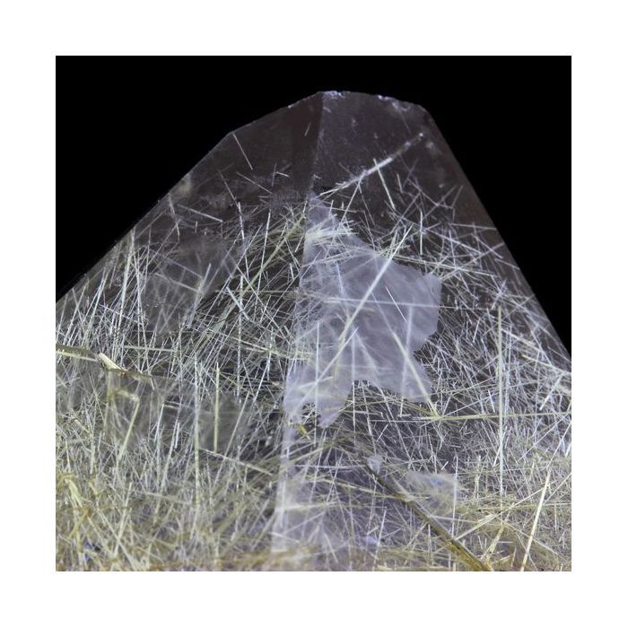 Pierres et Minéraux. Quartz + Rutile. 2022.0 ct. Diamantina, Minas Gerais, Brésil.