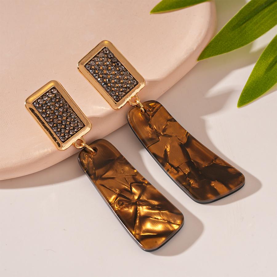 

Модные серьги-подвески для женщин коричневый