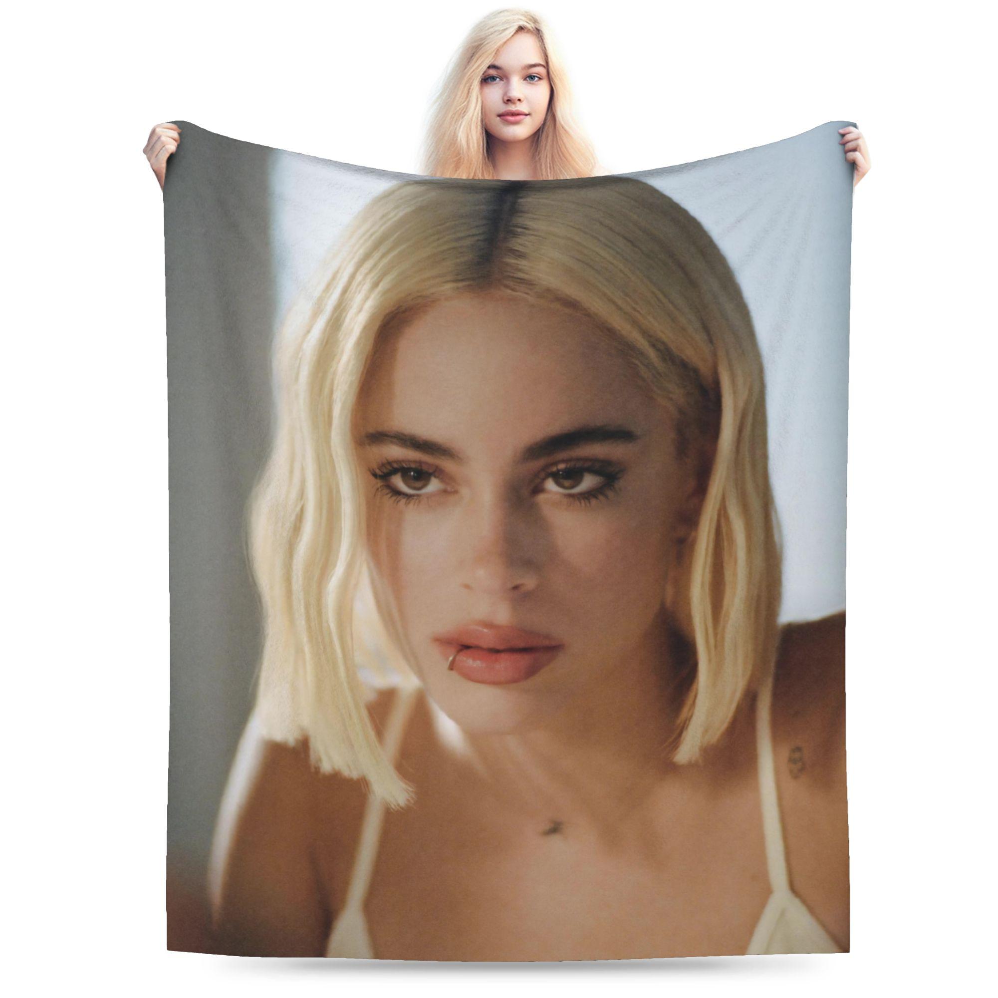 TINI STOESSEL Futttura Tour Fleece Blankets Singer Awesome Throw Blankets for Bed Sofa Couch 200x150cm Bedspreads 75x90cm