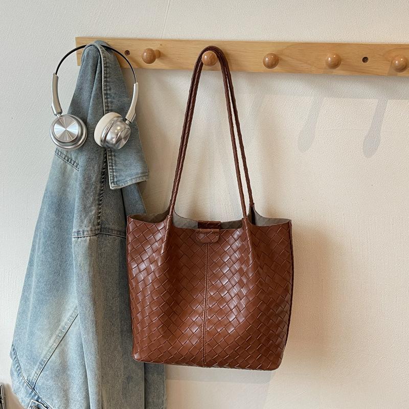 2025 tote bag new fashion woven pattern bag women's simple daily commuter bag large capacity mother and child shoulder bag