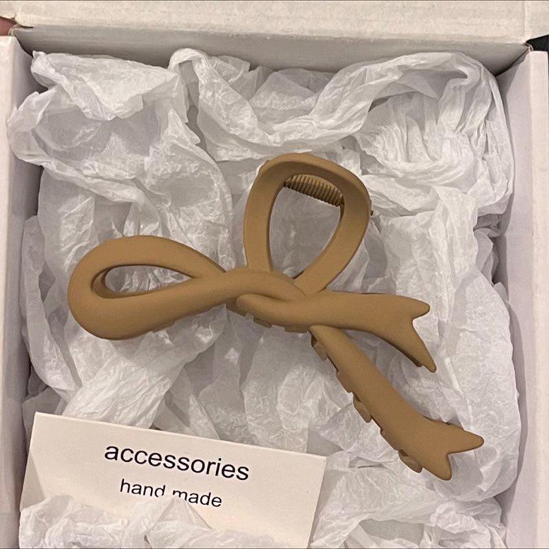 Gradient Bowknot Acrylic Hair Clip - Shark Design for Autumn/Winter 2023