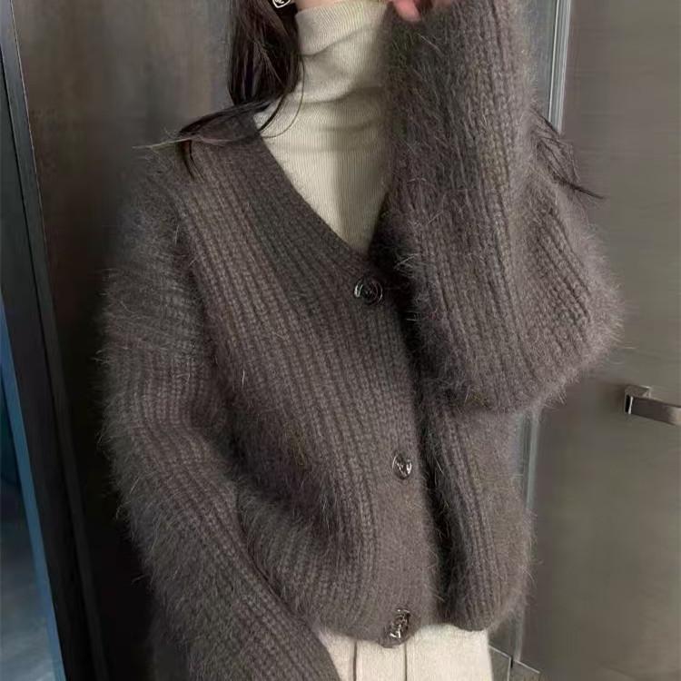 

European soft waxy v-neck knitted cardigan women s autumn and winter fashion new loose and thin lazy wind sweater jacket top 410-81 (average size) темно-сірий