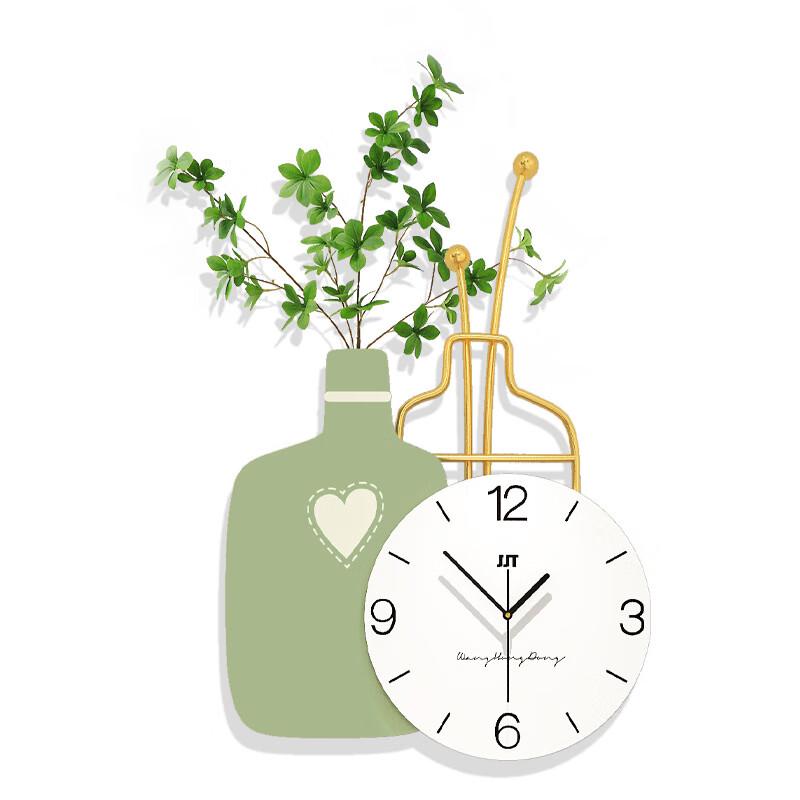 Декоративные настенные часы в кремовом стиле