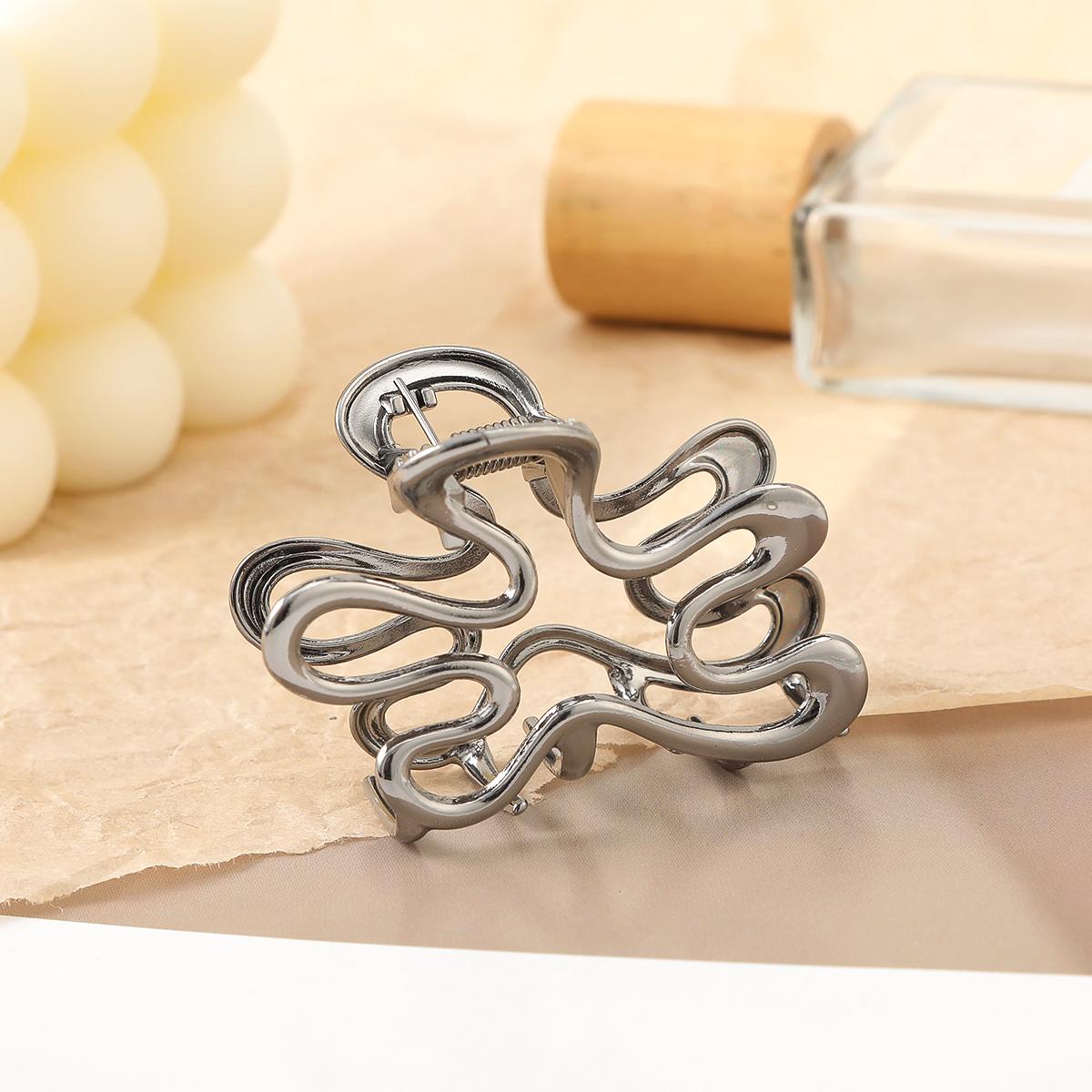 

AWAYTR Luxury Flower Hair Claws Alloy Floral Hair Clips Crab For Women Girl Gift Hair Accessories Valentine Headwear