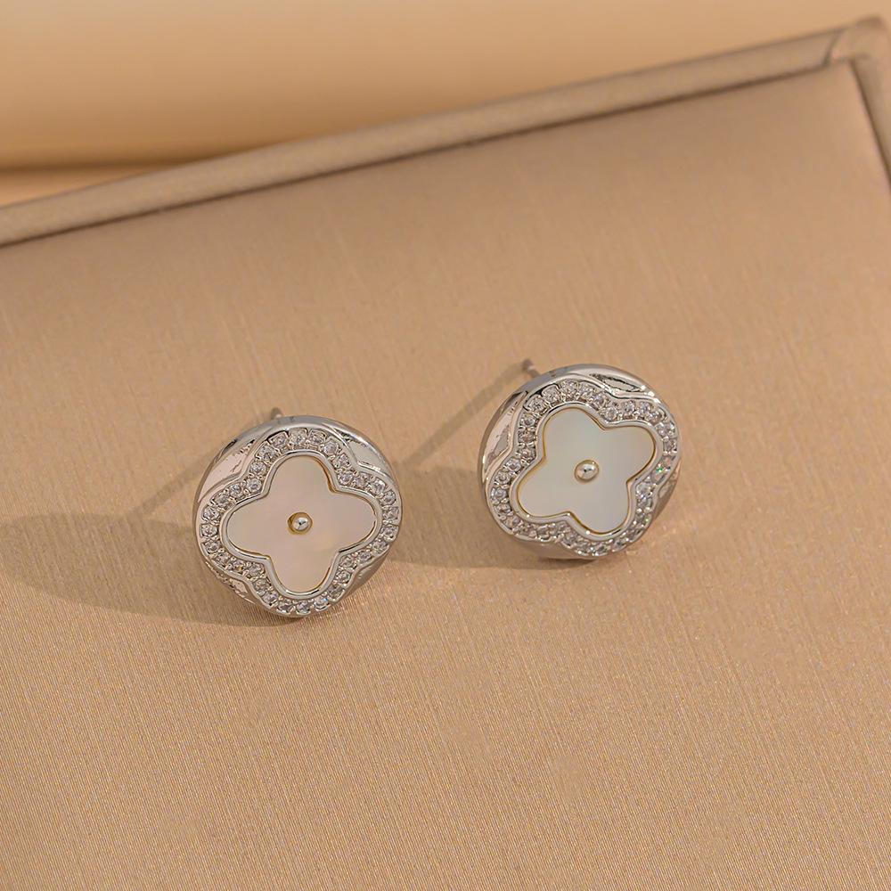 Eleganckie kolczyki sztyfty z cyrkoniami w kształcie koniczynki i misia - Nowy szykowny design