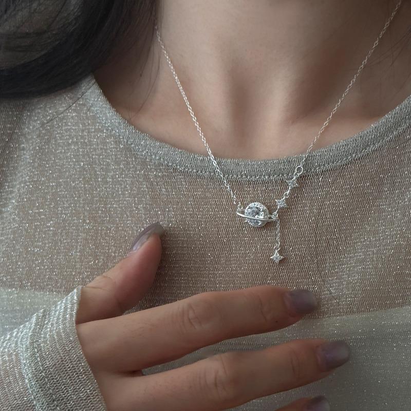 

Cold Wind Super Flash Pure Silver Planet Sparkling Diamond Necklace for Women - High-end, Luxurious Lockbone Chain with Graceful Style