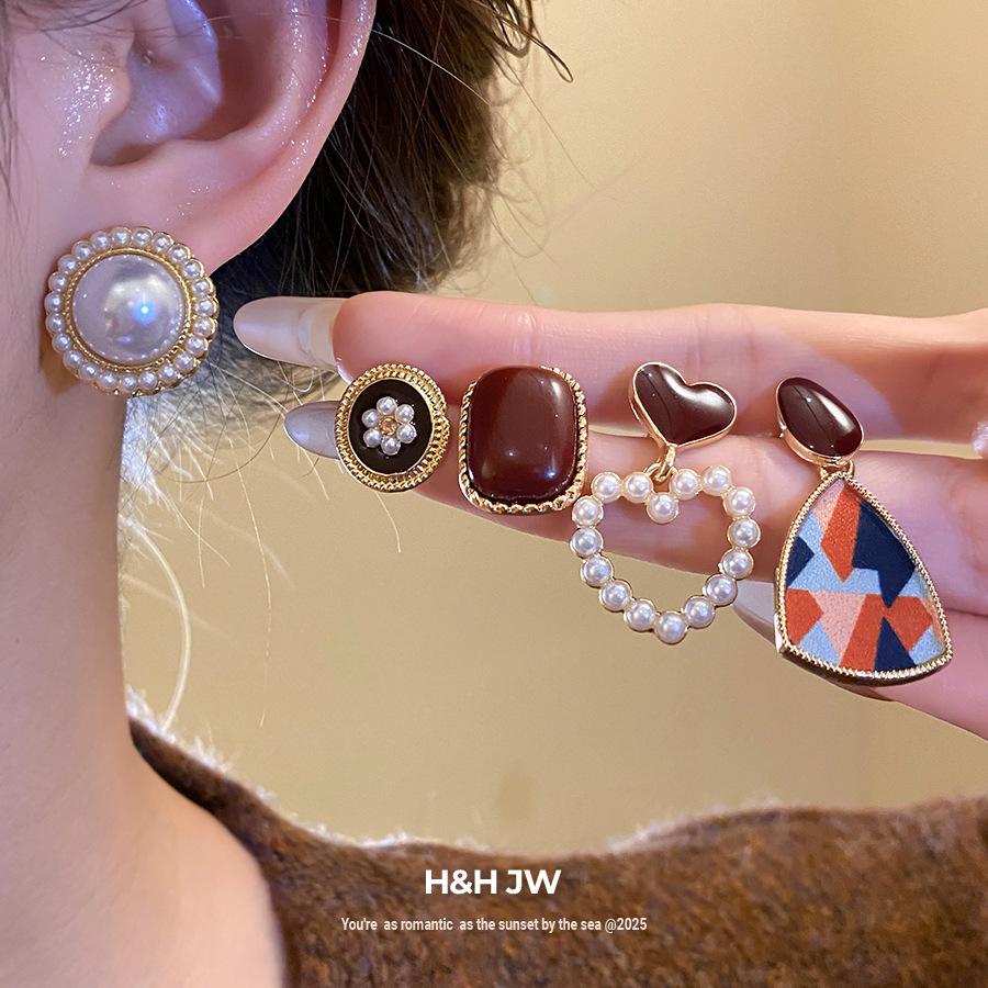 Silver needle love geometric pearl earrings autumn and winter elegant retro temperament earrings light luxury high-end earrings women