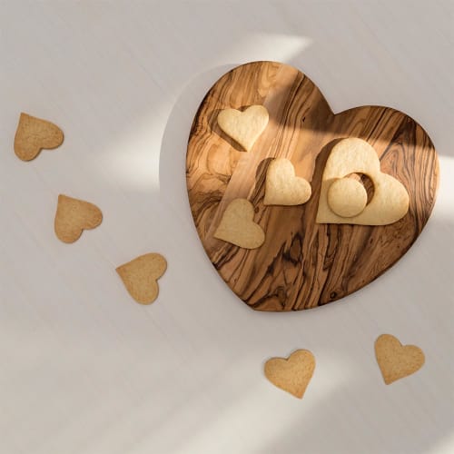 BERARD Olive Cutting Board, Heart, Medium