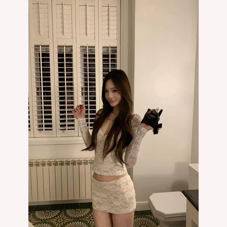 Sultry Spring V-Neck Lace Top & Slim Skirt Set XL