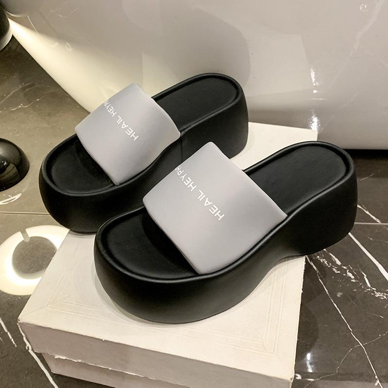 

Носите новые летние легкие и удобные сандалии на одной подошве 2025 года, чтобы увеличить рост благодаря повседневным туфлям-маффинам на танкетке, платформам, женским шлепанцам 40 светло-серый