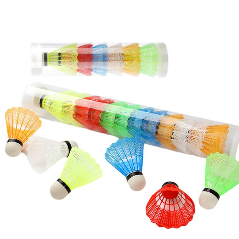 Jenorway Bunte Plastik-Badmintonbälle im Eimer Ideal für Kinder Schaumstoffballköpfe Vollrund Federstil