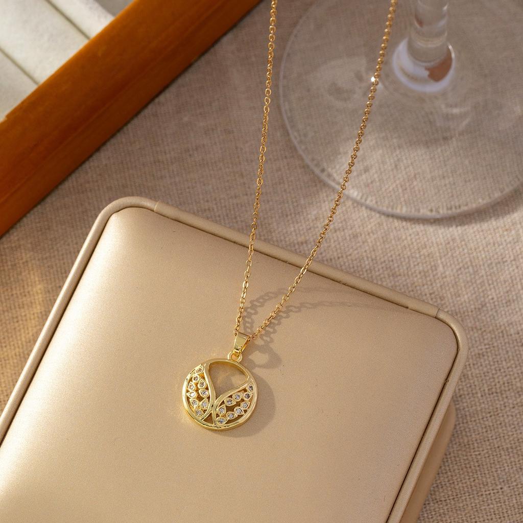 Micro Paved Titanium Steel Cross Pendant Necklace For Women Stylish Versatile Delicate Collarbone Chain