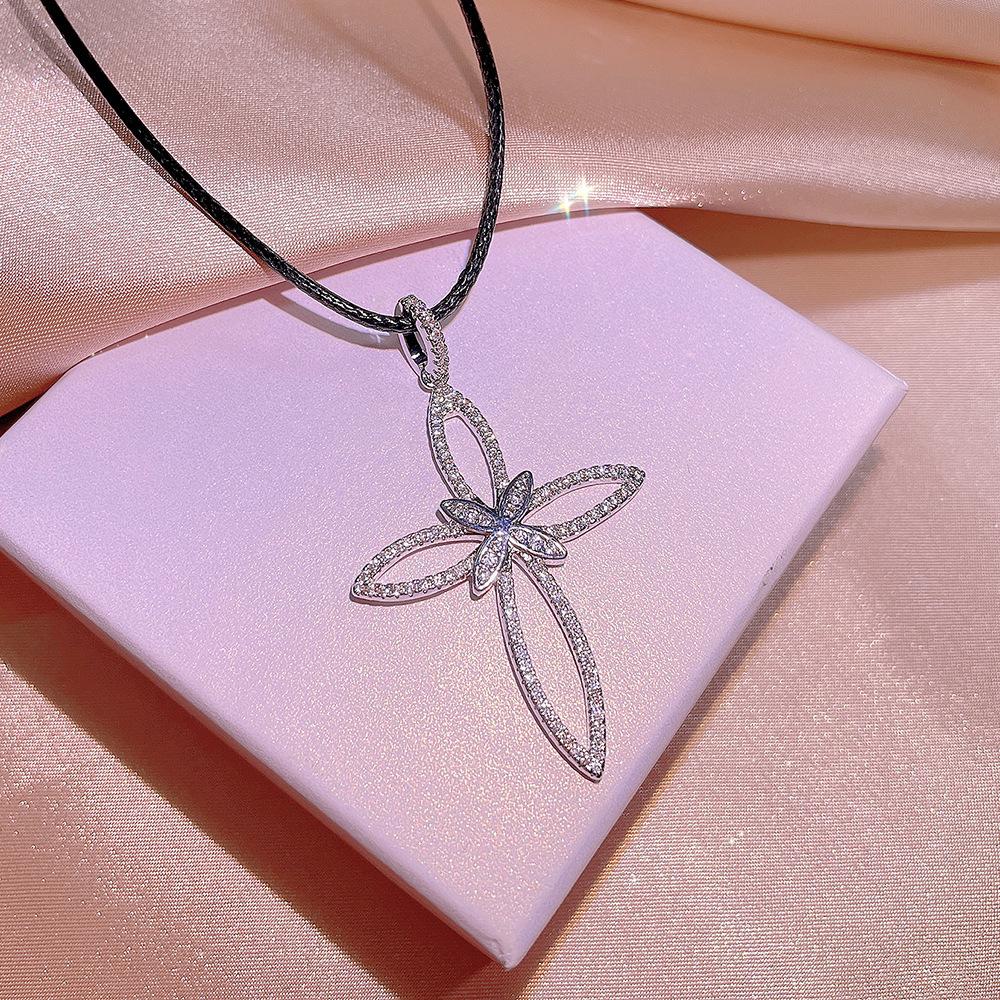 Simple Classic Cross Pendant Necklace for Men and Women Universal Color Retaining Electroplated Copper Micro Inlaid Zircon Necklace Decoration