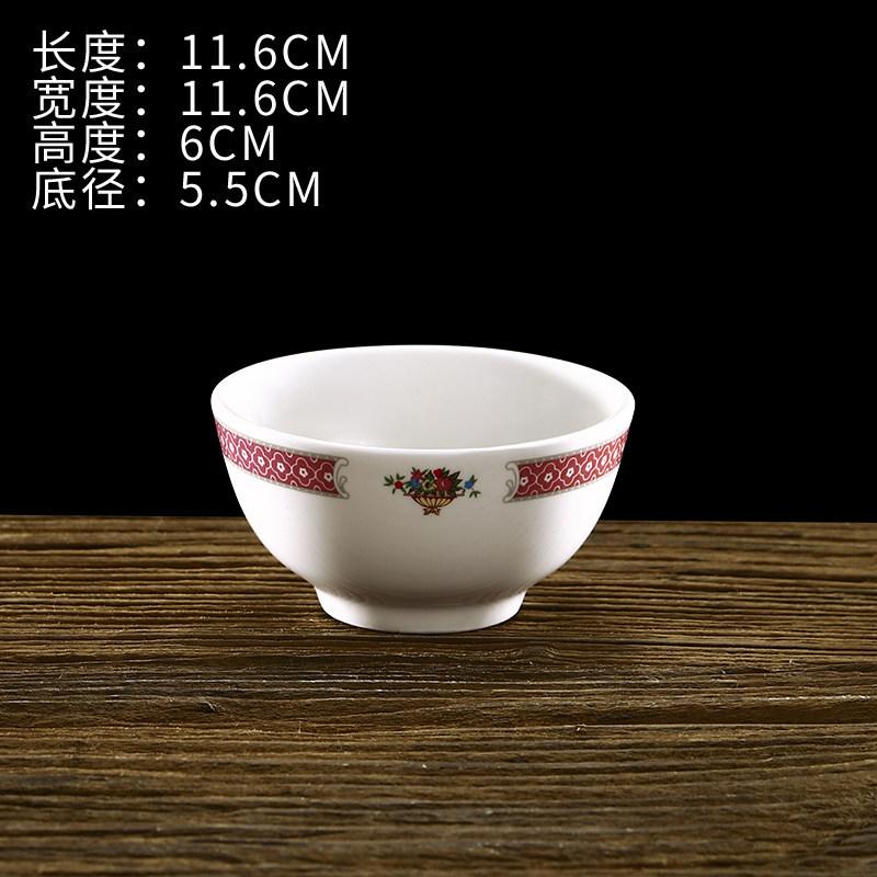 Retro Keramik-Geschirrset im Hongkong-Stil: Teller, Schüsseln und Geschirr für den Haus- und Restaurantgebrauch.