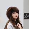 Béret en peluche de couleur unie Chapeau à protection d'oreille duveteux Chapeau de peintre élégant en laine Fille