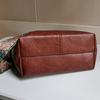 Large capacity crossbody bag, fashionable women's shoulder bag, retro new women's bag, suitable for parties, travel, and work.