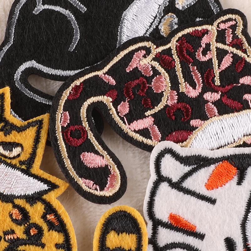 Aufnäher zum Aufbügeln mit Cartoon-Katze-Stickerei: Abzeichen für Kleidungszubehör
