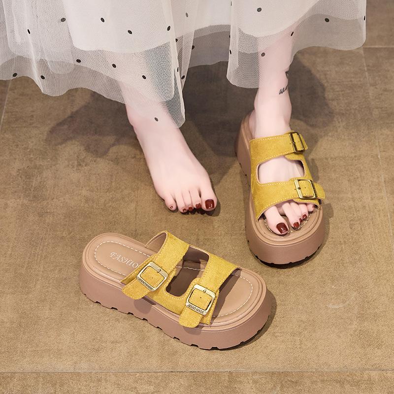 

Thick-bottomed one-word slippers for women s summer wear, new with skirts, casual stepping on shit, seaside beach sandals 35