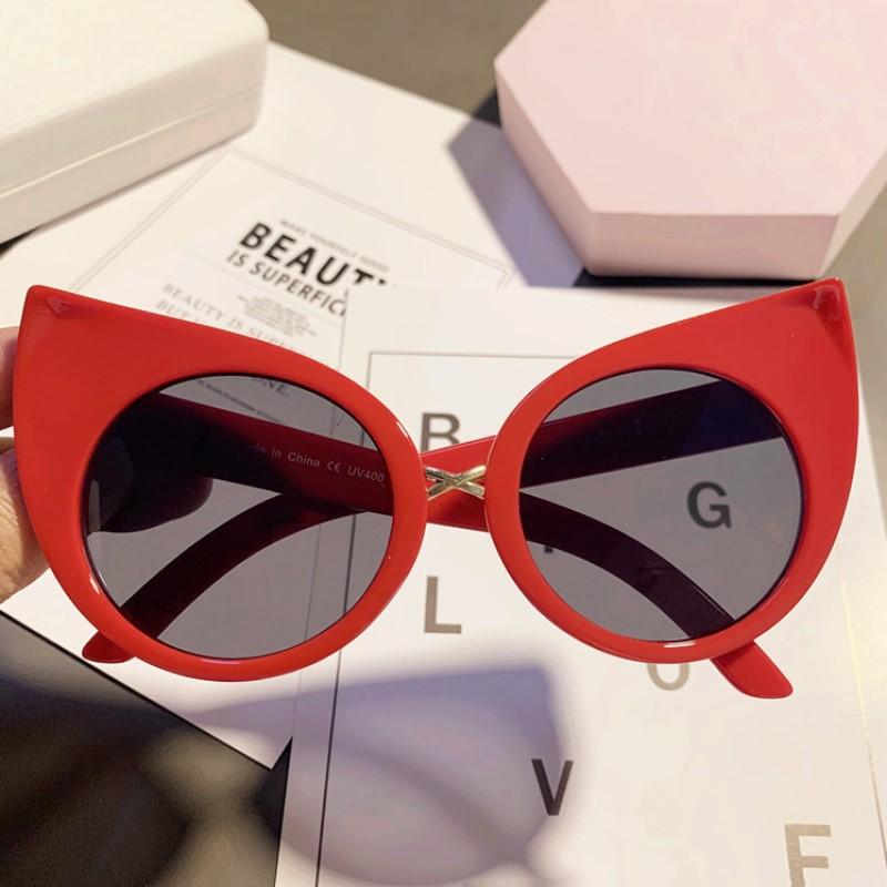 

Classic White Cat Eye Sun Glasses Glasses Female Shades Butterfly Sun Eyeglasses For Female Trendy Black Oversized Cateye Sunglasses with pouch and cloth