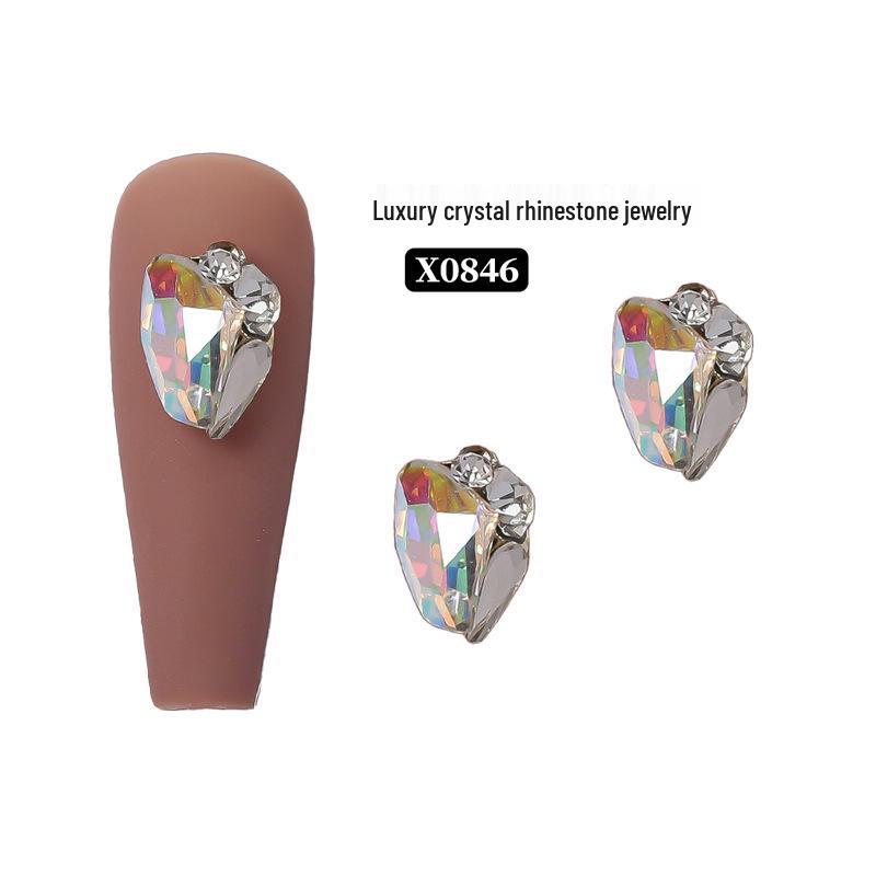 

Трендовые украшения для ногтей в виде хрустальных бриллиантовых сердец и жемчужин