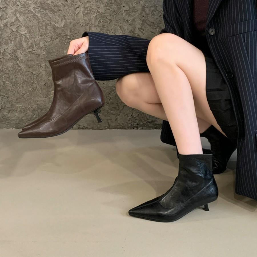 2025 New Foreign Style Thin Versatile Sleeve Pointed Tip Thin Heel Commuting and Bare Boots Solid Color Retro Medium Heel Thin Boots