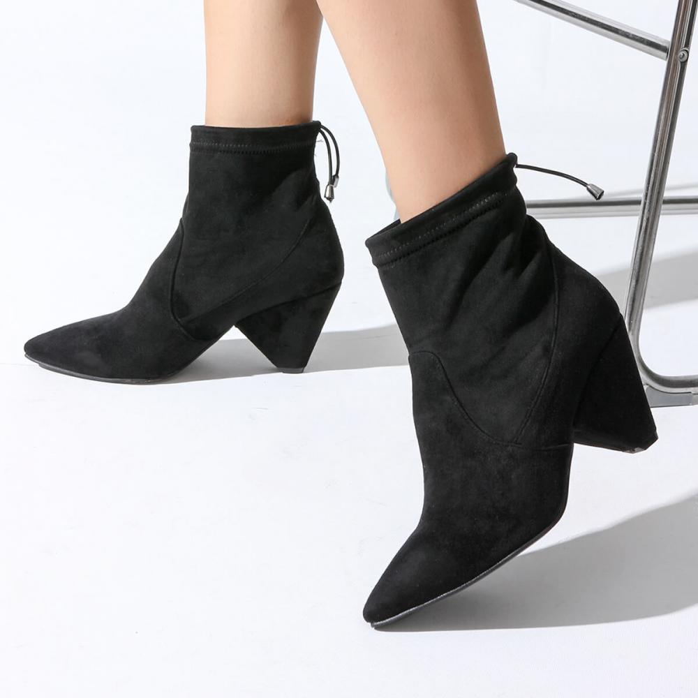 

Черные женские сапоги Сапоги и ботильоны 39 чёрный