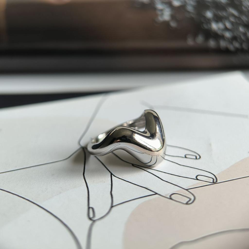 Silberring ohne Steine, Gewicht des Artikels 3,85 g (2193425)