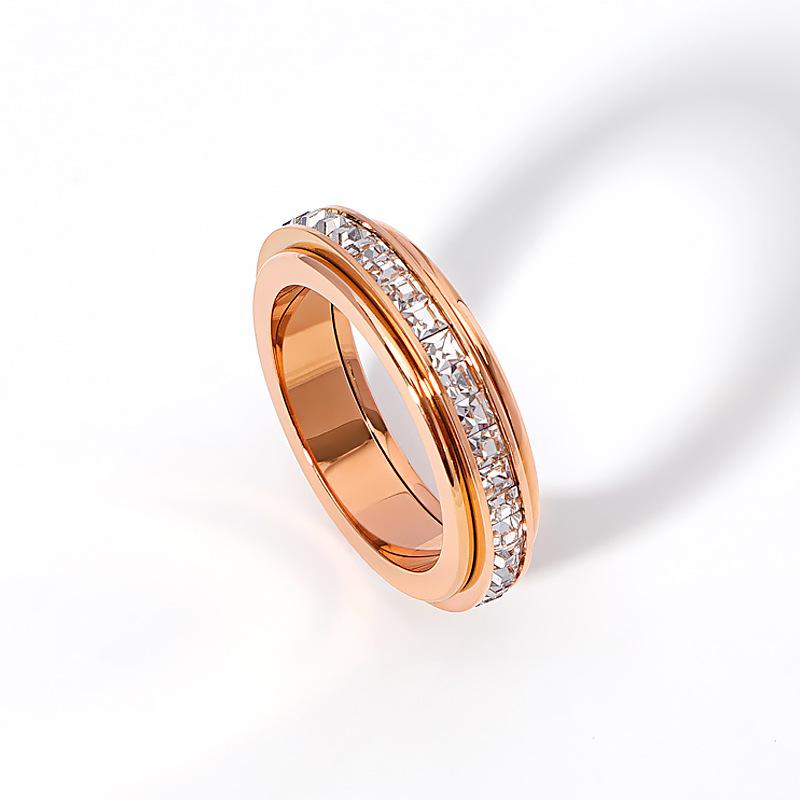 Live Hot Style Rotatable Zircon Titanium Ring with 18k Rose Gold Plating