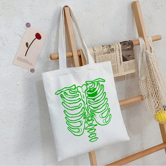 

Холщовая сумка-шоппер в готическом стиле с принтом скелета, женская сумка большой вместимости, Harajuku, эстетика 90-х годов, винтажная сумка через плечо Y2k 24*26cm