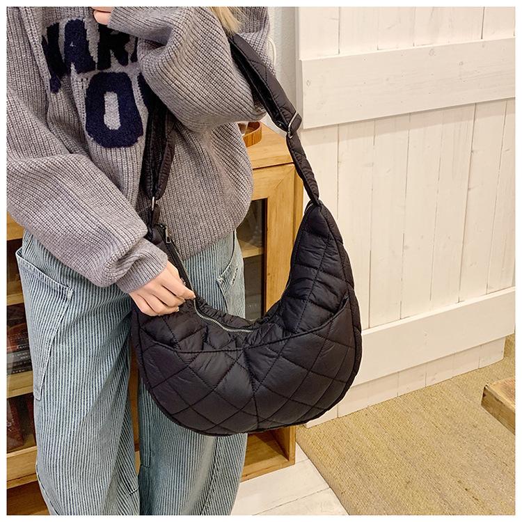 Autumn and Winter Cotton Clothes Rhombus Bag, the Trend of Large Capacity Shows Advanced.