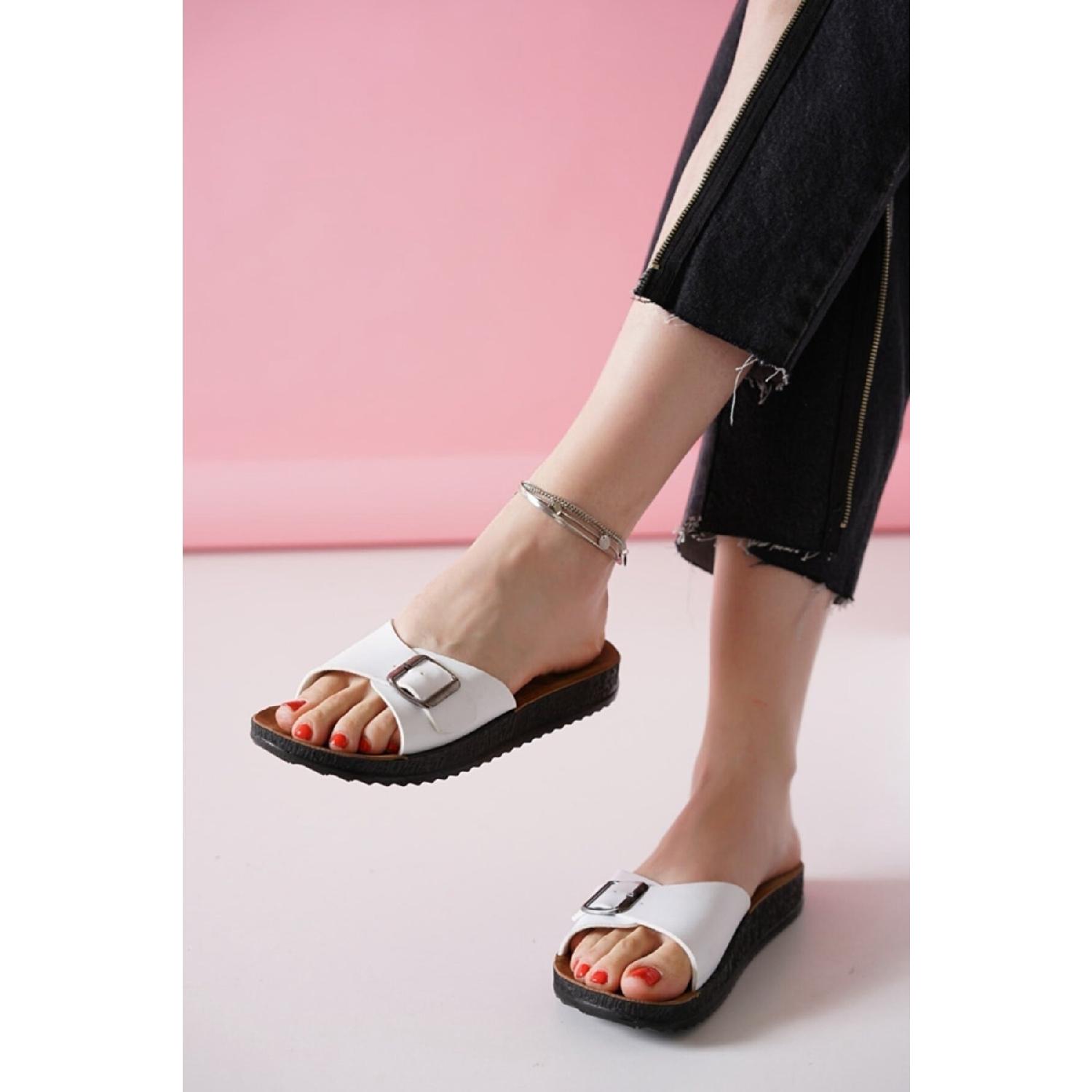 

Женские ежедневные тапочки