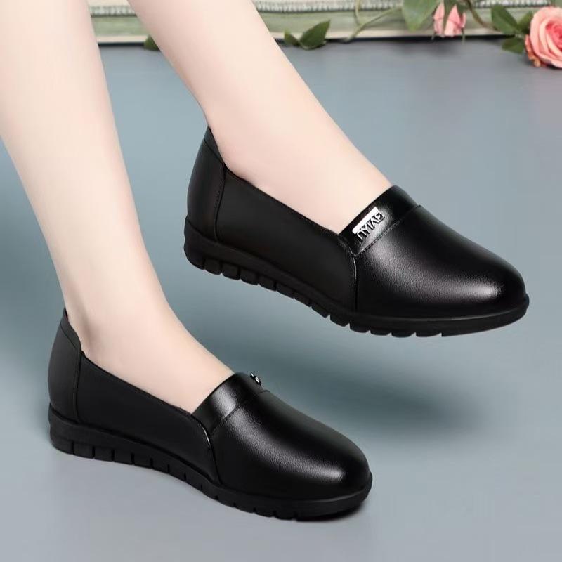Women's Shoes Soft-soled Black Work Shoes Spring New Single Shoes Middle-aged and Elderly Flat-soled Non-slip Mother Leather Shoes Women's Single Shoe